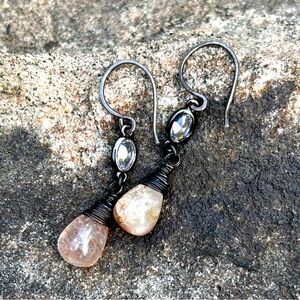 NWOT- Sunstone drop earrings on french hook wires, silver
